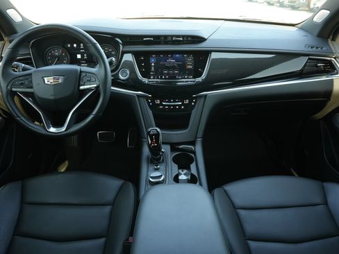 Certified 2025 Cadillac XT6 Sport w/ Technology Package AWD/4WD image 8