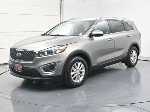 Used 2017 Kia Sorento AWD w/ LX Convenience Package image 1