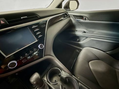 Used 2018 Toyota Camry LE FWD image 21