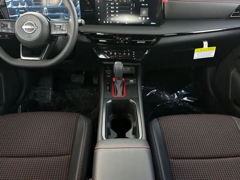 Used 2026 Nissan Kicks SR FWD image 4