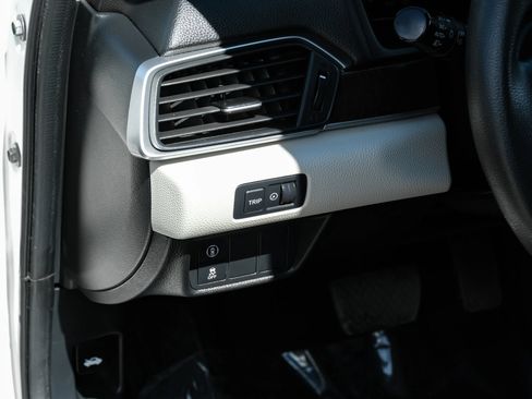 Used 2018 Honda Accord EX image 37