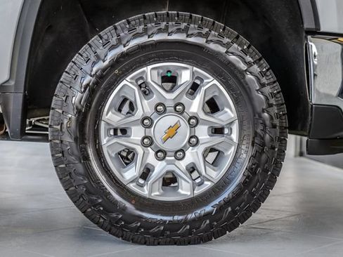 Used 2024 Chevrolet Silverado 2500 LTZ AWD/4WD image 16
