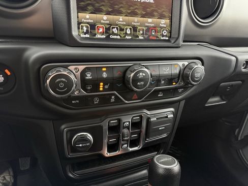 Used 2023 Jeep Gladiator Willys image 18