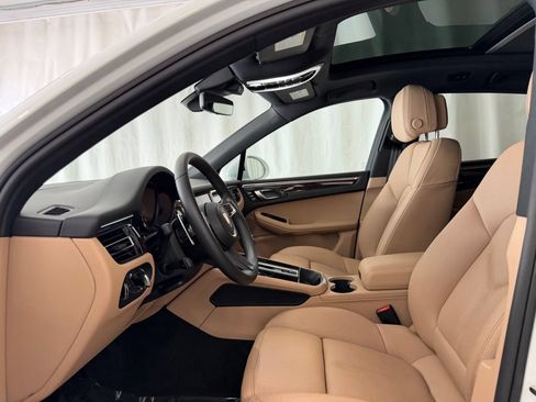 Certified 2026 Porsche Macan AWD/4WD image 5