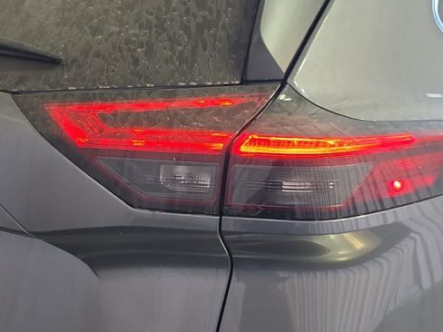 Used 2025 Nissan Rogue SV FWD image 13