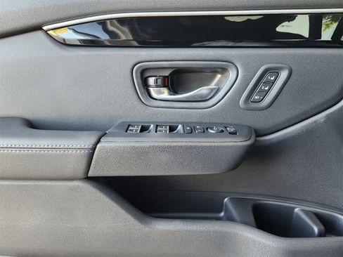 New 2025 Honda Pilot Touring image 10