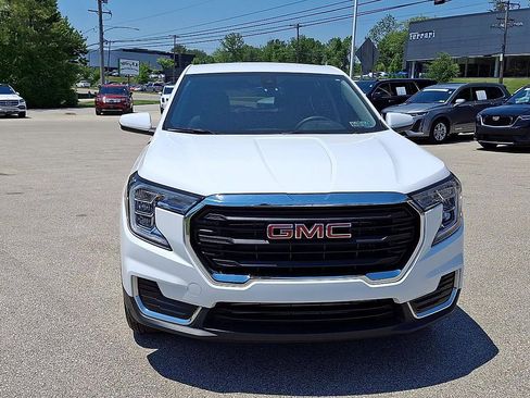 Certified 2023 GMC Terrain SLE FWD image 3