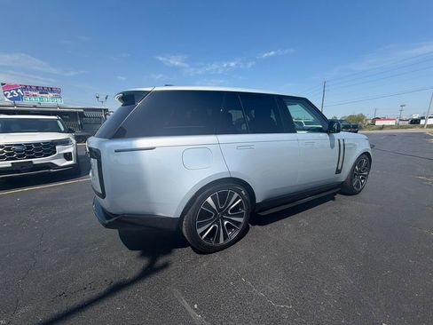 Used 2024 Land Rover Range Rover SE image 3