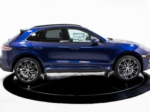 Certified 2025 Porsche Macan image 8