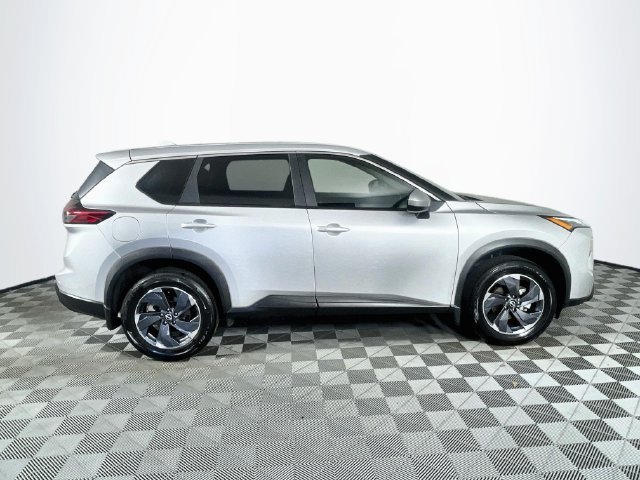 Used 2025 Nissan Rogue SV FWD image 9