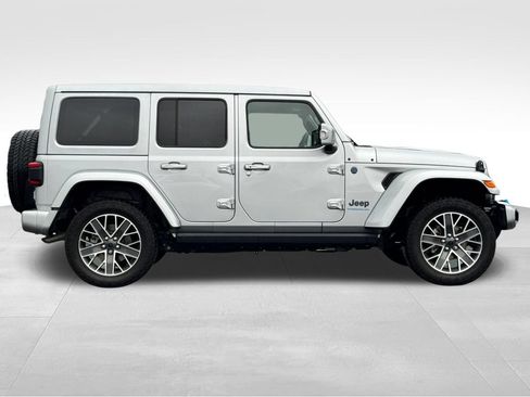Used 2024 Jeep Wrangler High Altitude AWD/4WD image 8