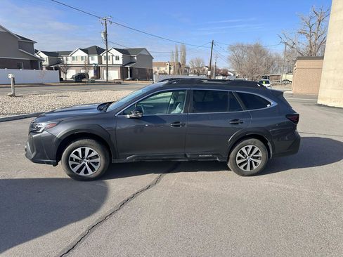 Used 2023 Subaru Outback Premium image 4