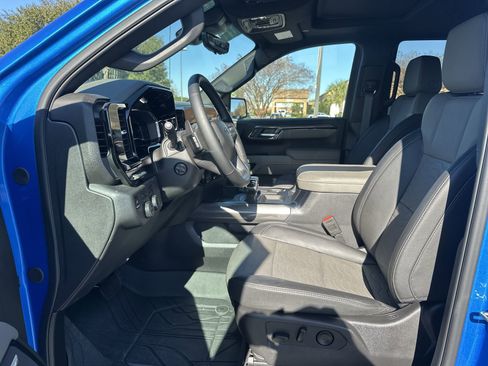 Used 2025 Chevrolet Silverado 1500 ZR2 w/ Technology Package image 16
