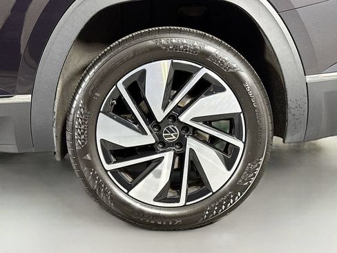 Used 2024 Volkswagen Atlas SEL AWD/4WD image 35