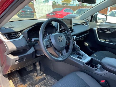 Used 2024 Toyota RAV4 LE AWD/4WD image 16