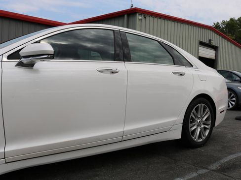 Used 2016 Lincoln MKZ FWD image 8