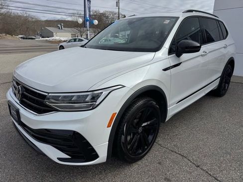 Certified 2023 Volkswagen Tiguan SE R-Line image 1