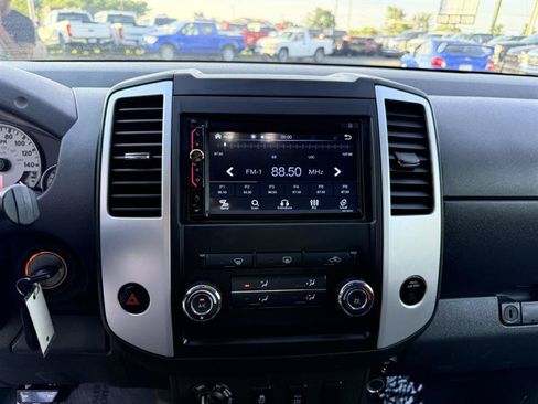 Used 2012 Nissan Frontier PRO-4X AWD/4WD image 28