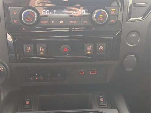 Used 2023 Nissan Titan PRO-4X w/ Pro-4x Convenience Package image 23