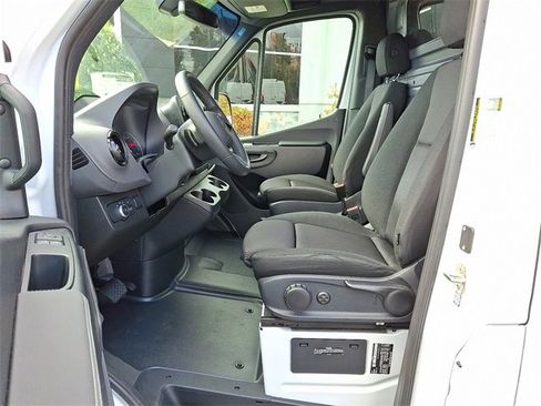 Used 2025 Mercedes-Benz Sprinter 2500 image 14