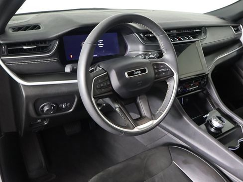 Used 2024 Jeep Grand Cherokee Altitude image 26