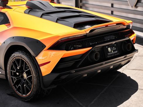Used 2023 Lamborghini Huracan Sterrato image 15