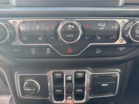 Used 2018 Jeep Wrangler Unlimited Sport S image 19