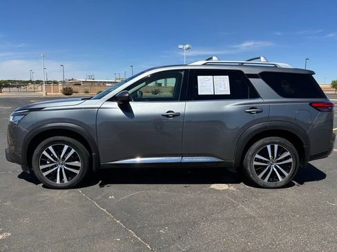 Certified 2023 Nissan Pathfinder Platinum FWD image 3