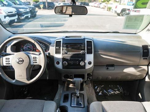Used 2015 Nissan Frontier SV RWD image 12
