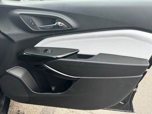 Used 2025 Chevrolet Trax LT image 13