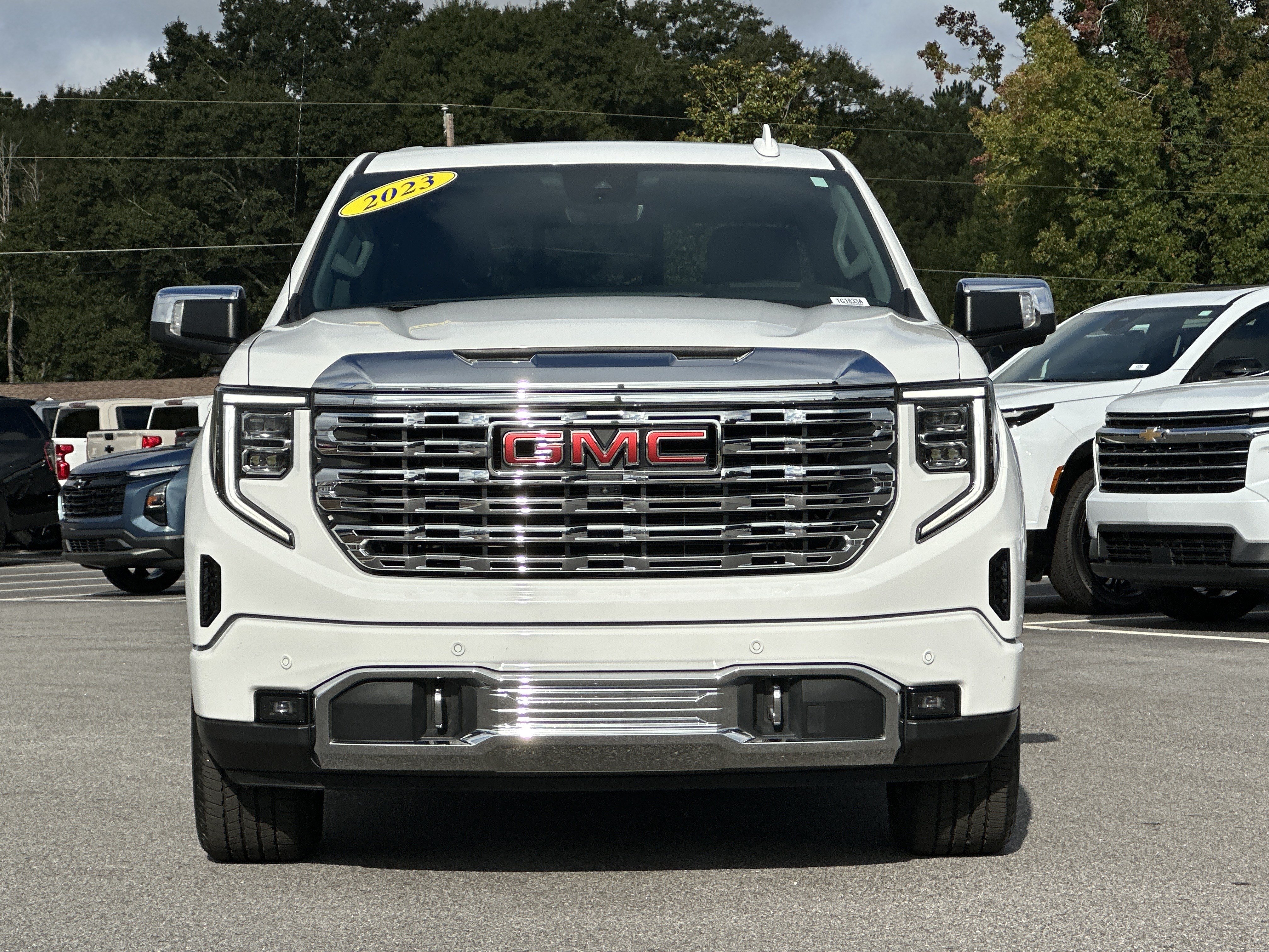 Used 2023 GMC Sierra 1500 Denali w/ Technology Package AWD/4WD image 2