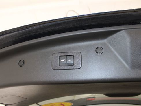 Used 2024 Nissan Armada SL w/ Captain's Chairs Package image 42