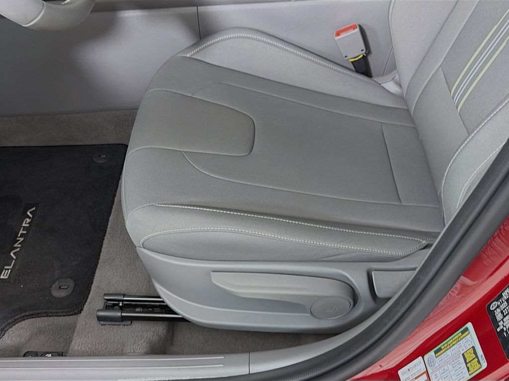 Used 2025 Hyundai Elantra Sport FWD image 21