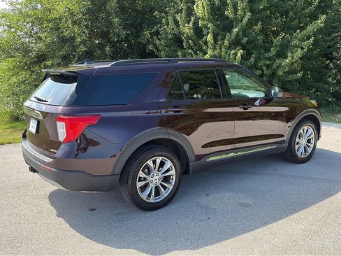 Used 2023 Ford Explorer XLT w/ Equipment Group 202A AWD/4WD image 5