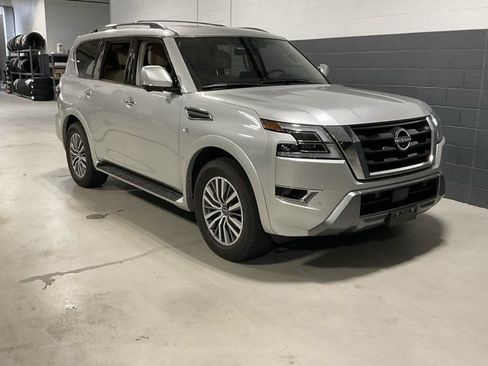 Used 2022 Nissan Armada SL w/ Captain's Chairs Package AWD/4WD image 2