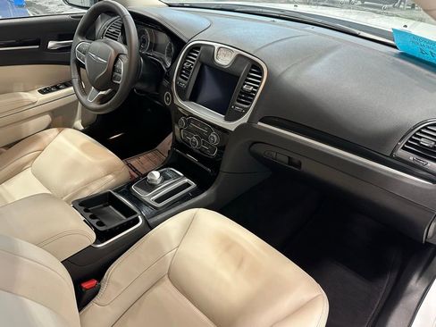 Used 2023 Chrysler 300 Touring L image 35