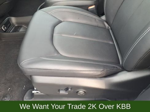 New 2026 Chrysler Pacifica Select w/ S Appearance Package image 7