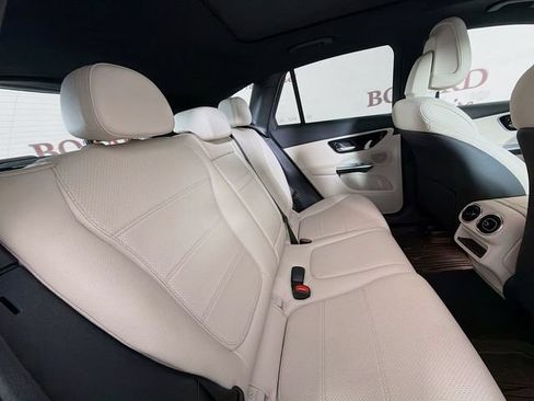Used 2024 Mercedes-Benz GLC 300 4MATIC image 32