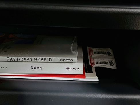 Used 2025 Toyota RAV4 XLE FWD image 35