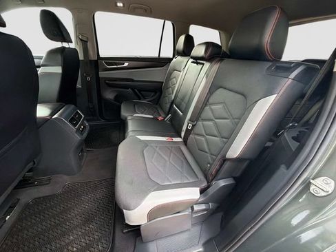 Used 2024 Volkswagen Atlas Peak Edition SEL AWD/4WD image 15