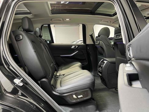 Used 2022 BMW X7 xDrive40i w/ Premium Package image 28