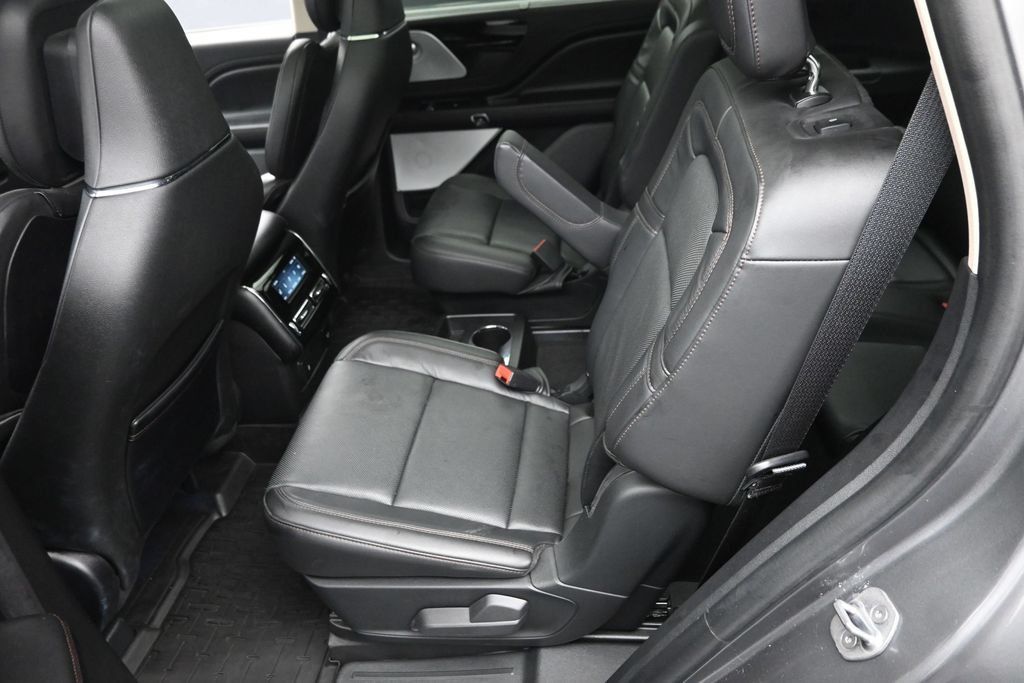 Used 2023 Lincoln Aviator Reserve w/ Equipment Group 201A AWD/4WD image 16