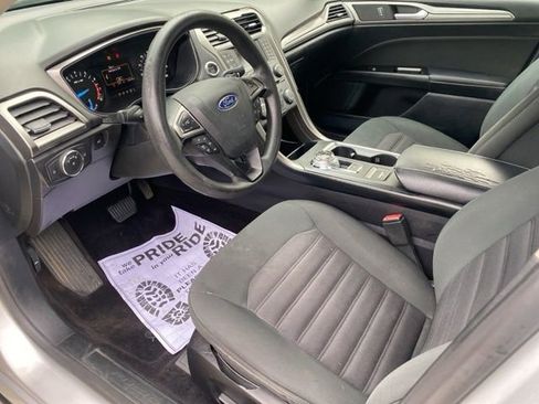 Used 2017 Ford Fusion SE FWD image 6