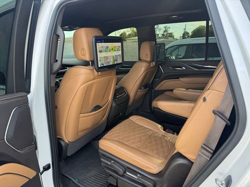 Used 2023 Cadillac Escalade Premium Luxury w/ Performance Package AWD/4WD image 14