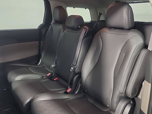 Used 2026 Kia Carnival EX FWD image 20