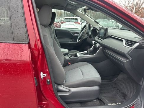 Used 2020 Toyota RAV4 XLE image 17