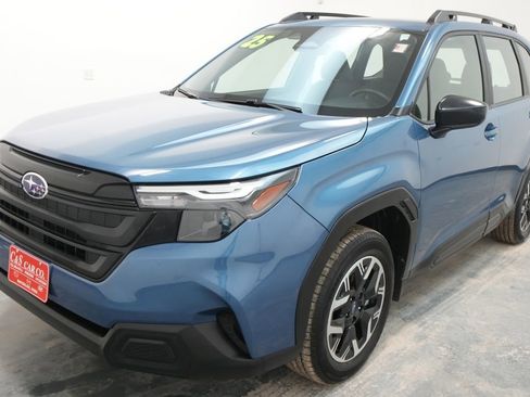 Used 2025 Subaru Forester image 3