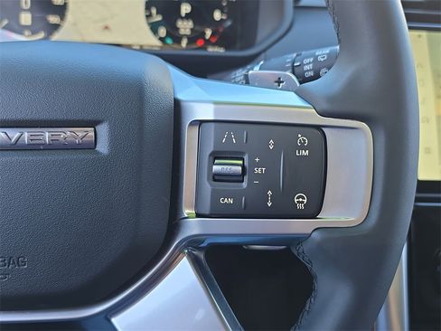 Used 2025 Land Rover Discovery S image 20