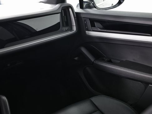 Certified 2024 Porsche Cayenne image 29