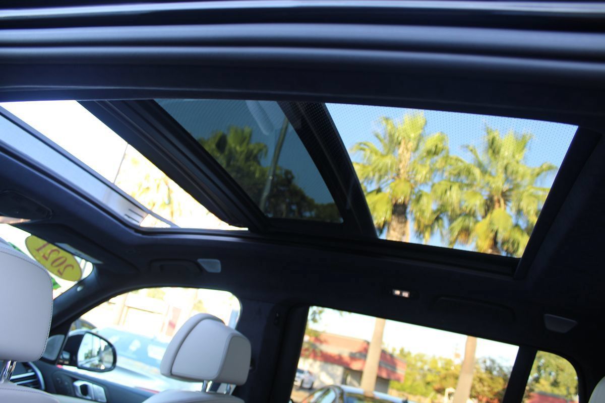 Used 2021 BMW X7 M50i w/ Dynamic Handling Package AWD/4WD image 30